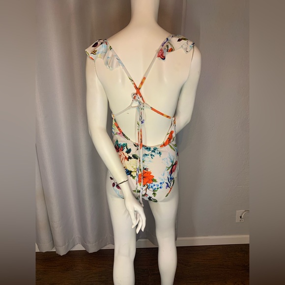 NEW white floral V-neck bathing suit with tie back - Picture 2 of 2